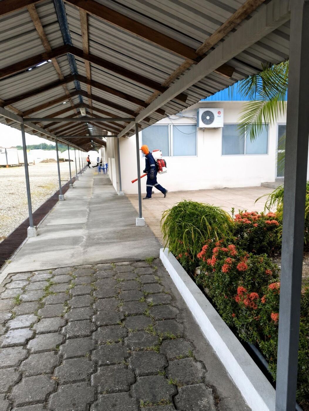 Personal de GENERALCLEAN realizando limpieza (foto 17)